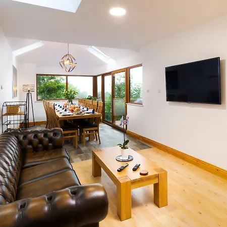 View From Within, Bowness - Dog Friendly With Hot Tub