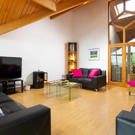 View From Within, Bowness - Dog Friendly With Hot Tub Windermere