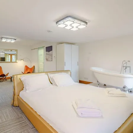 View From Within, Bowness - Dog Friendly With Hot Tub Windermere